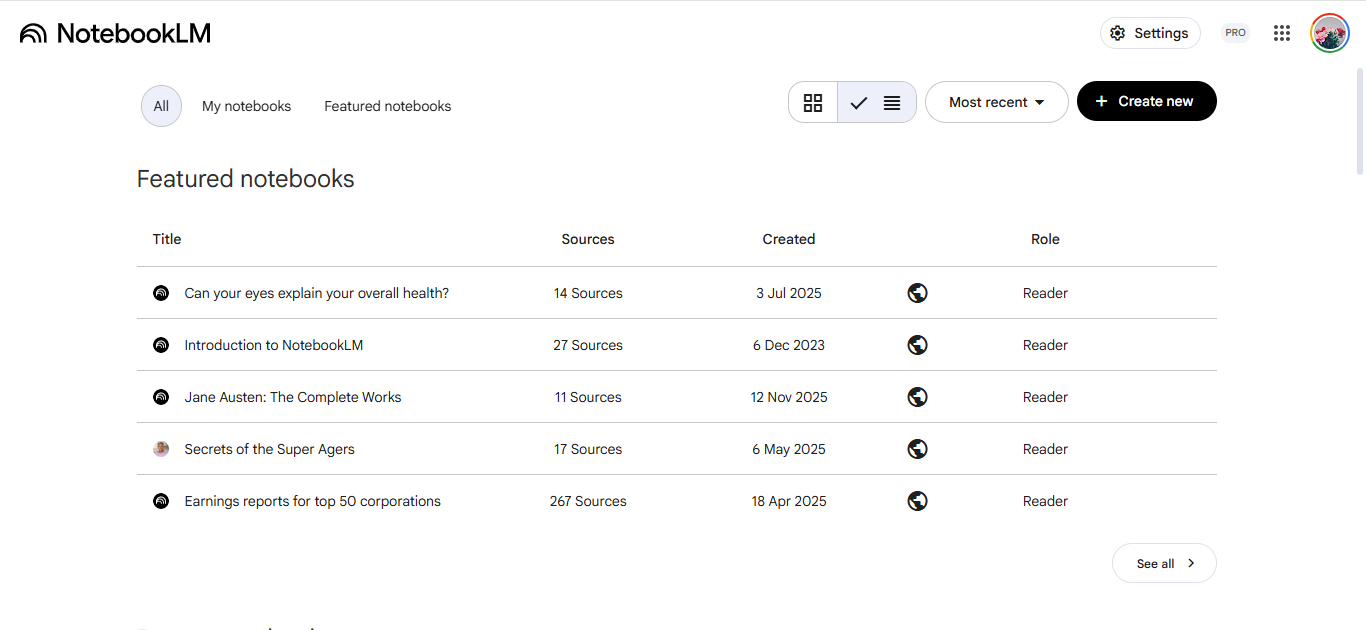Infografik profesional bertajuk ‘Isu Ini Bukan Masalah Kecil’ yang menerangkan limitasi NotebookLM dalam penyelidikan, memaparkan lima elemen utama iaitu portabiliti hasil kerja, memori merentas projek, pengurusan tugasan, citation formal dan penemuan semula ilmu. Ilustrasi menunjukkan robot AI di meja kerja dengan laptop memaparkan antaramuka NotebookLM serta ikon perisai bagi setiap isu.